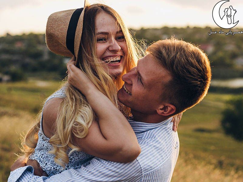 نحوه پیام دادن به دختر مورد علاقه   (چگونه با یک دختر چت کنم؟)