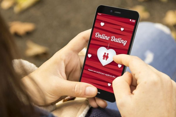 ثبت‌نام در اپلیکیشن دوست‌یابی ایرانیان خارج از کشور